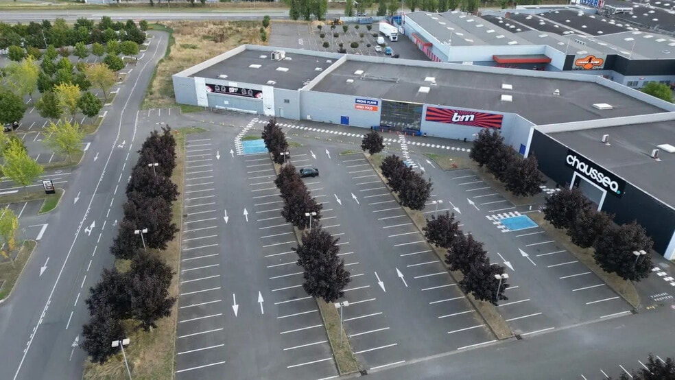 Local commercial dans Vernouillet à louer - Photo de l’immeuble – Image 3 sur 22