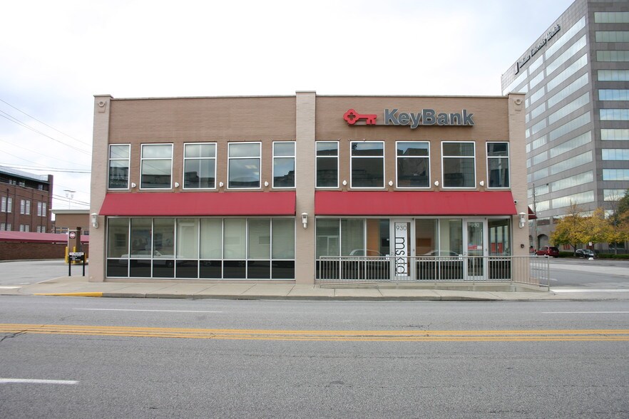 940 N Meridian St, Indianapolis, IN à vendre - Photo de l’immeuble – Image 3 sur 7