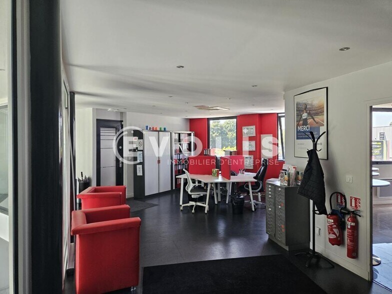 Bureau dans Grigny à vendre - Photo intérieure – Image 2 sur 11