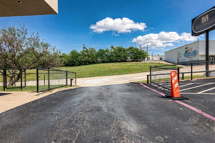 5316 Woodway Dr, Fort Worth, TX à louer - Photo de l’immeuble – Image 3 sur 11
