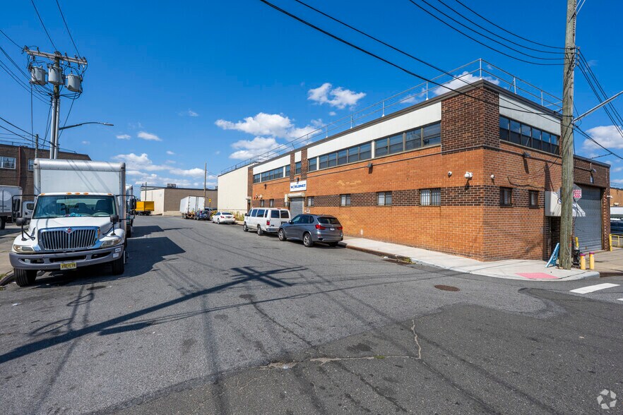 147-40 184th St, Jamaica, NY à louer - Photo de l’immeuble – Image 2 sur 5