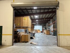 210-211 Cottage St, Poughkeepsie, NY à louer Photo intérieure– Image 2 sur 11