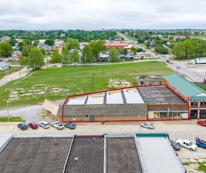 8 & 14 E Main St portefeuille de 1 biens à vendre sur LoopNet.fr - Photo principale – Image 1 sur 27