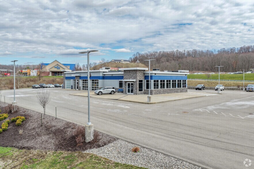 215 Scharberry Ln, Mars, PA à vendre - Photo de l’immeuble – Image 3 sur 10