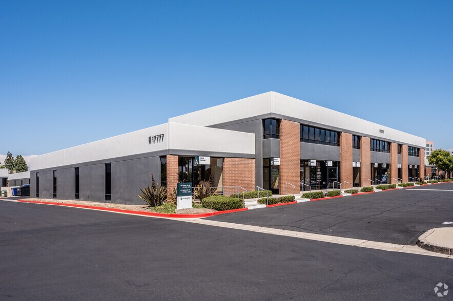 17775 Main St, Irvine, CA à louer - Photo principale – Image 2 sur 83