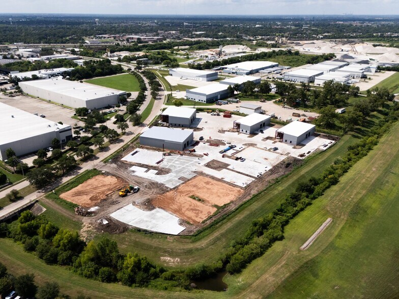 13620 S Gessner Rd, Missouri City, TX à louer - Photo de l’immeuble – Image 3 sur 25