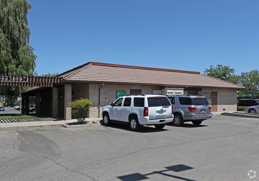 190-250 S Oak Ave, Oakdale, CA à louer - Photo principale – Image 3 sur 3