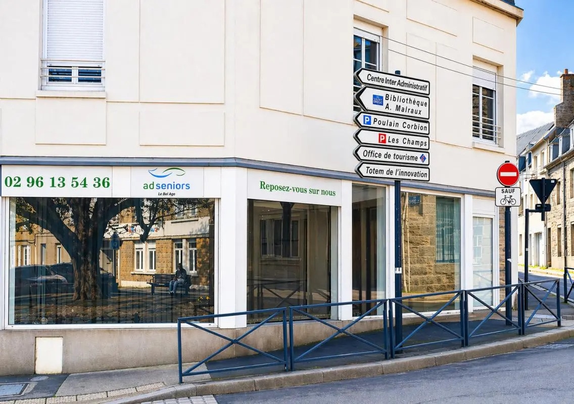 Local commercial dans Saint-Brieuc à louer Photo de l’immeuble– Image 1 sur 9