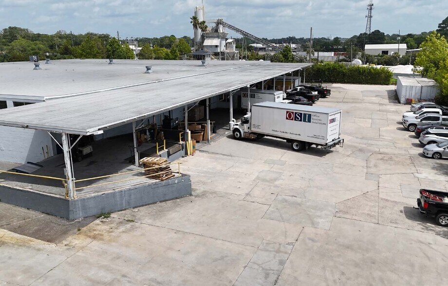 155 S Edgewood Ave, Jacksonville, FL à louer - Photo de l’immeuble – Image 3 sur 9