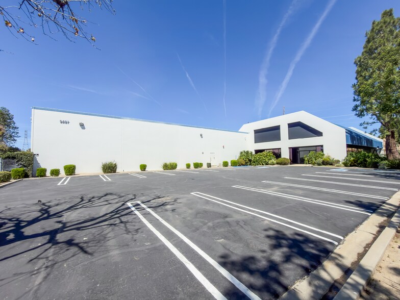 5397 N Commerce Ave, Moorpark, CA à vendre - Photo de l’immeuble – Image 3 sur 9