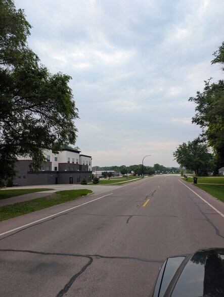 1303 Old Minnesota Ave, Saint Peter, MN à vendre - Photo de l’immeuble – Image 3 sur 7