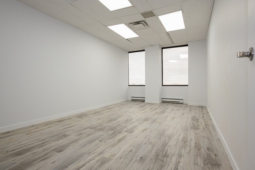 5881-5889 Ch de la Côte-des-Neiges, Montréal, QC à louer - Photo intérieure – Image 2 sur 12