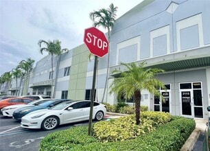 2005-2185 NW 115th Ave, Miami, FL à louer Photo intérieure– Image 2 sur 16