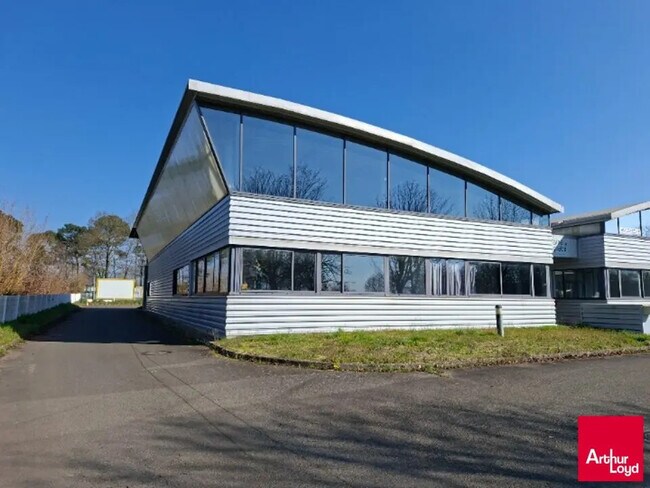 Plus de détails pour Local d'activités à louer