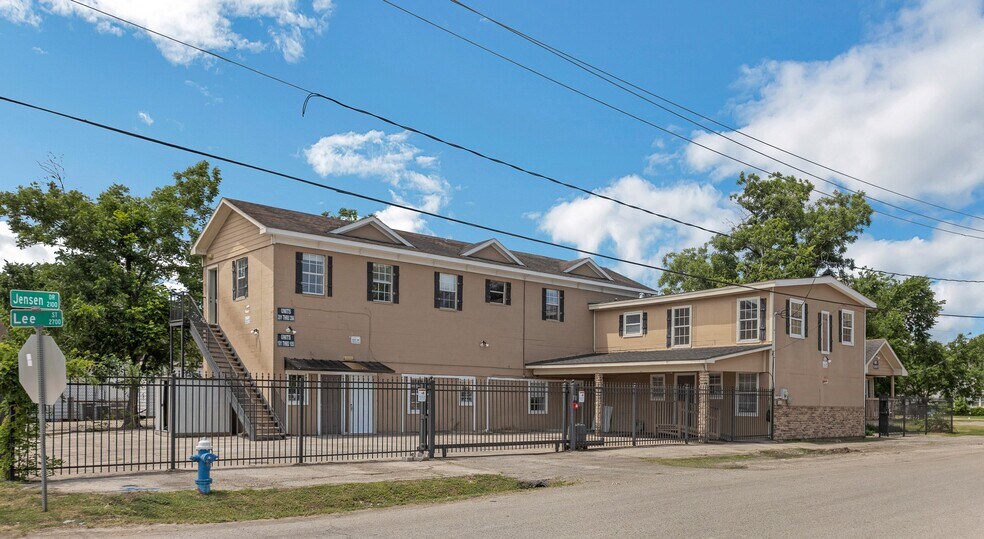 2119 Jensen Dr, Houston, TX à louer - Photo de l’immeuble – Image 1 sur 21
