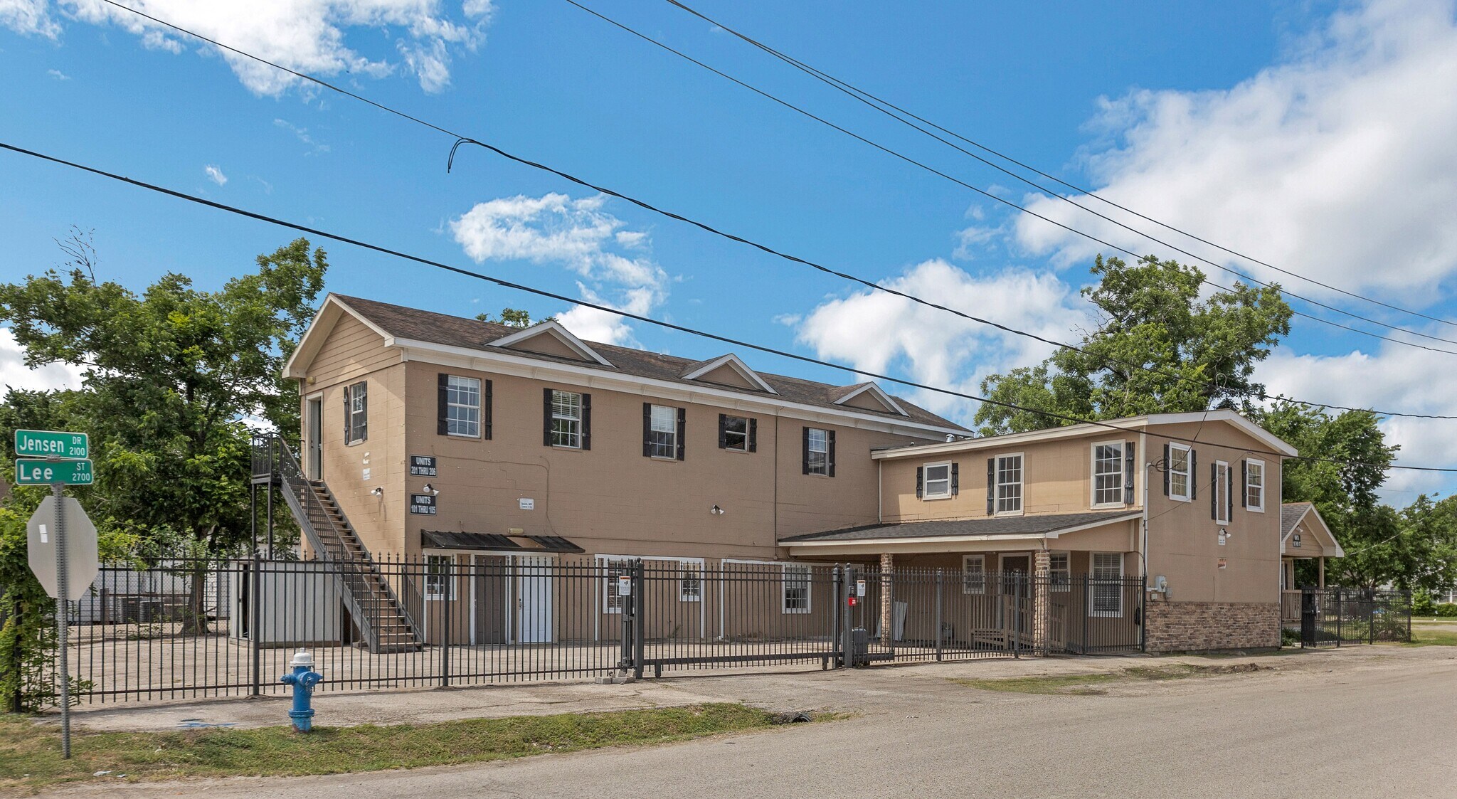2119 Jensen Dr, Houston, TX à louer Photo de l’immeuble– Image 1 sur 22