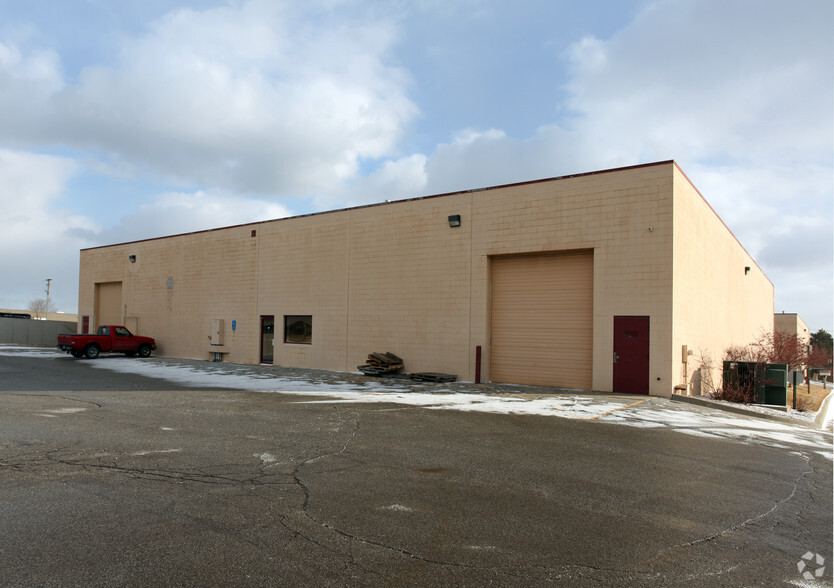 33341 Dequindre Rd, Troy, MI à louer - Photo de l’immeuble – Image 3 sur 4