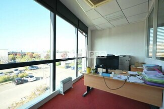 Plus de détails pour 97 Allée Alexandre Borodine, Saint-Priest - Bureau à louer