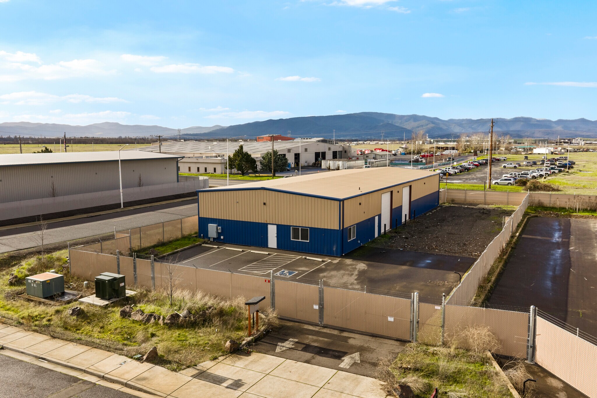 111 Trout Way, White City, OR à vendre Photo principale– Image 1 sur 19