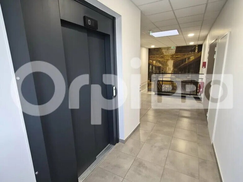 Bureau dans Reims à louer - Hall d’entrée – Image 2 sur 5