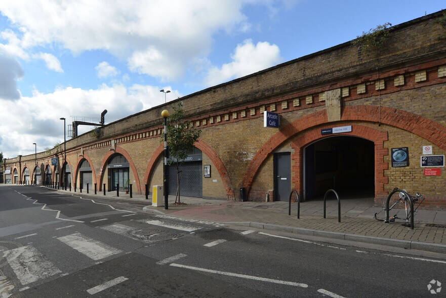 Milkwood Rd, Londres à louer - Photo de l’immeuble – Image 3 sur 11