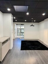 2277 Townsgate Rd, Westlake Village, CA à louer Photo intérieure– Image 2 sur 3