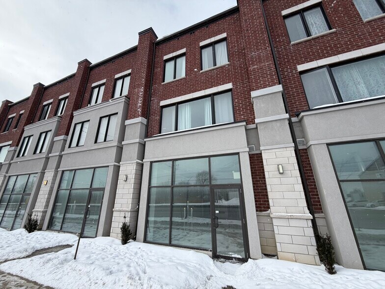 200 Dissette St, Bradford West Gwillimbury, ON à louer - Photo de l’immeuble – Image 3 sur 17