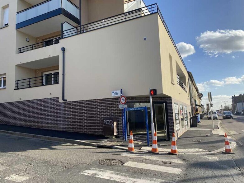 Local commercial dans Déville-lès-Rouen à vendre - Photo de l’immeuble – Image 2 sur 4