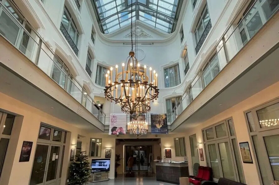 65 Rue De Dunkerque, Paris à louer - Photo de l’immeuble – Image 2 sur 15