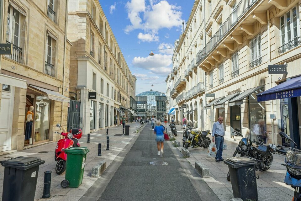 Local commercial dans Bordeaux à louer Photo de l’immeuble– Image 1 sur 3