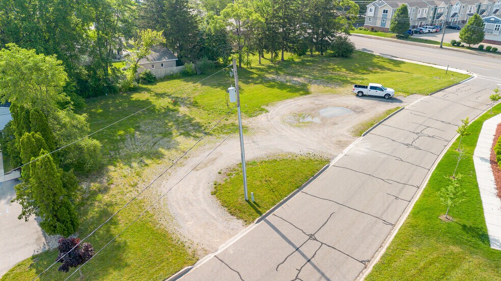 915 E Broomfield St, Mount Pleasant, MI à vendre - Photo de l’immeuble – Image 3 sur 5