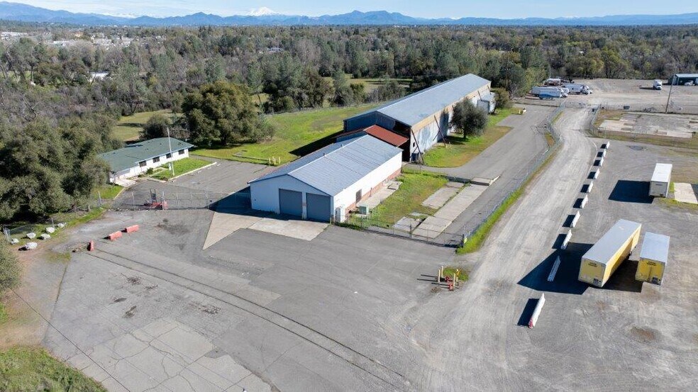 8031 Eastside Rd, Redding, CA à vendre - Photo de l’immeuble – Image 3 sur 17