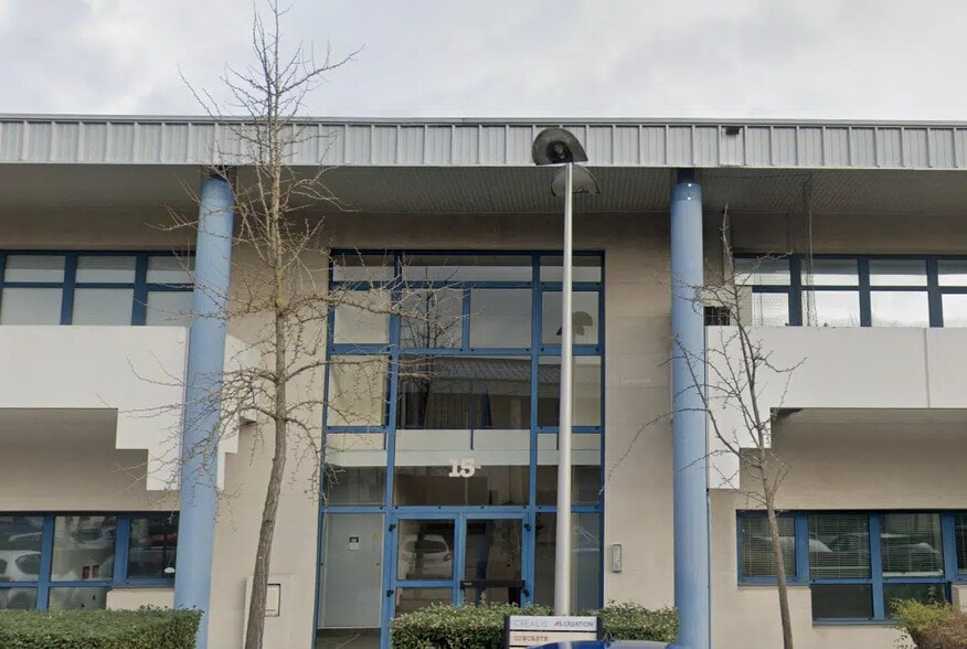 15 Allée Des Ginkgos, Bron à louer - Photo de l’immeuble – Image 1 sur 1