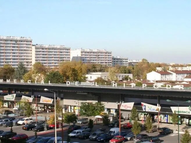 Local commercial dans Reims à louer - Photo de l’immeuble – Image 1 sur 1