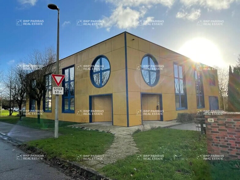 14 Rue Linus Carl Pauling, Mont-Saint-Aignan à louer - Photo de l’immeuble – Image 1 sur 5