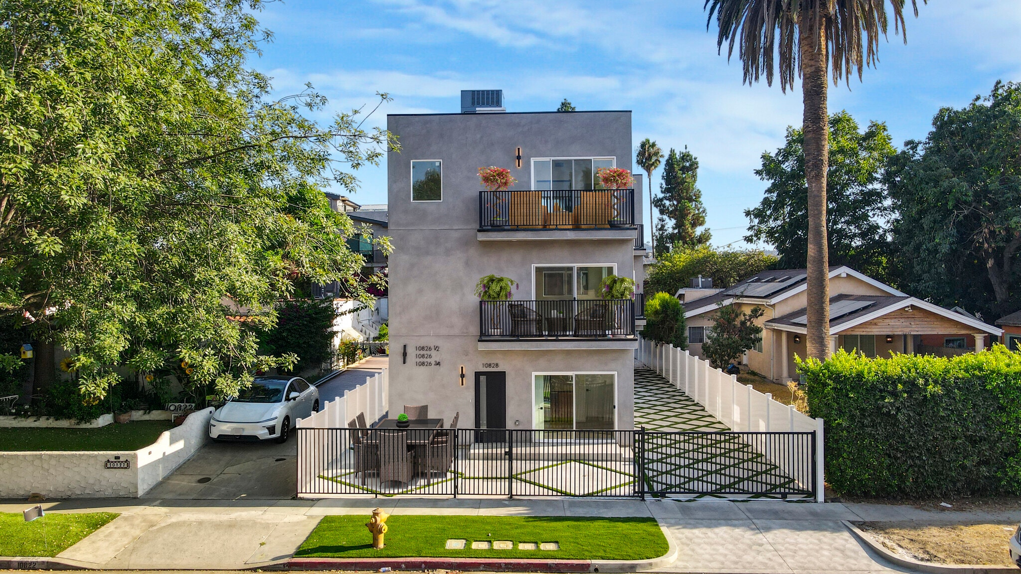 10828 Hesby St, North Hollywood, CA à vendre Photo principale– Image 1 sur 36