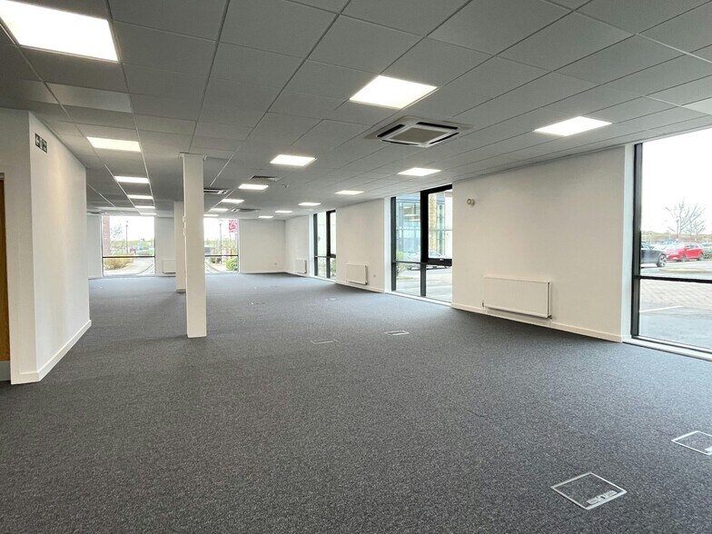 5 Lancaster Way, Yeadon à louer - Photo de l’immeuble – Image 3 sur 33