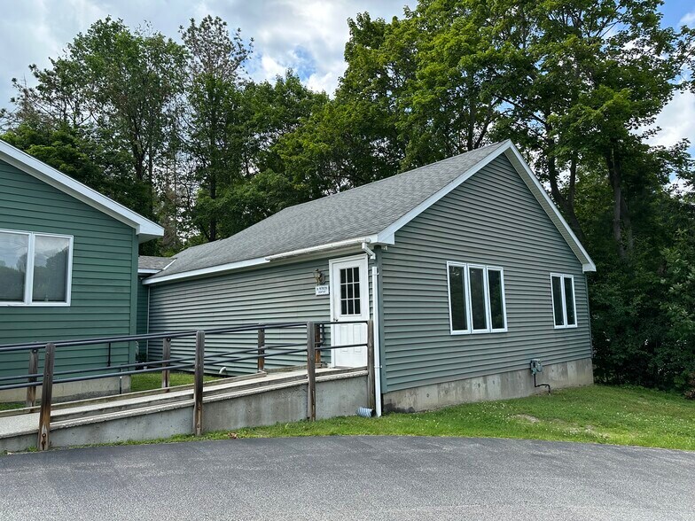 343 Dewey St, Bennington, VT à louer - Photo de l’immeuble – Image 2 sur 11