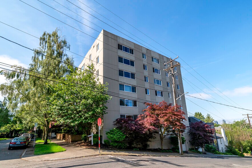 535 13th Ave E, Seattle, WA à vendre - Photo de l’immeuble – Image 2 sur 27
