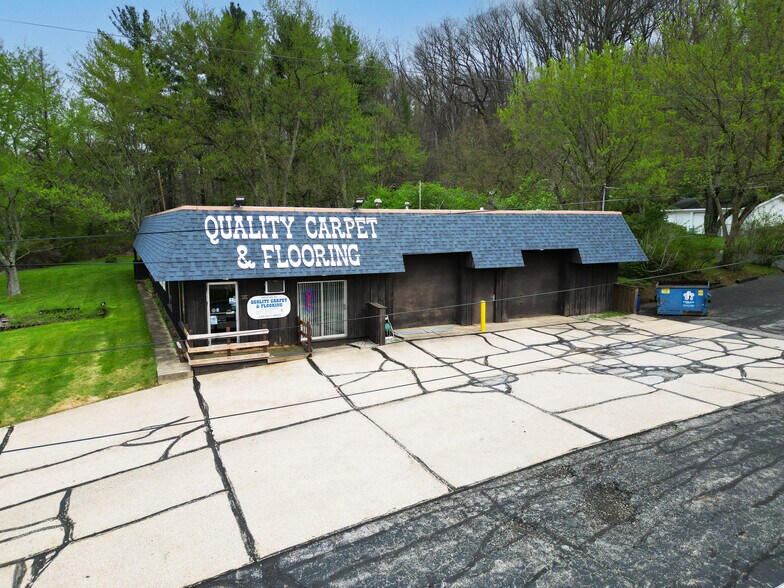 1755 Akron Peninsula Rd, Akron, OH à vendre - Photo de l’immeuble – Image 3 sur 12