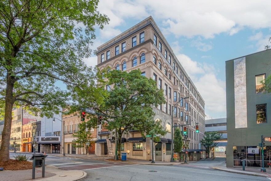 125 S Elm St, Greensboro, NC à louer - Photo de l’immeuble – Image 1 sur 18