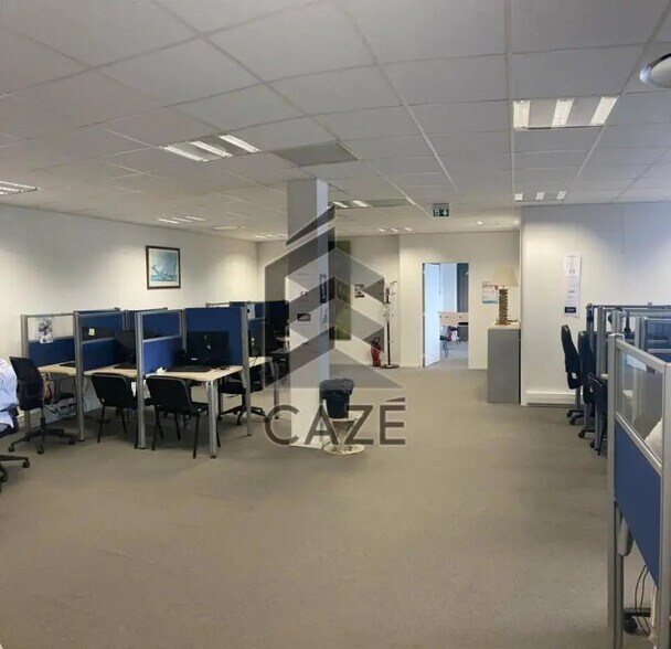 Bureau dans Pessac à louer - Photo de l’immeuble – Image 3 sur 15