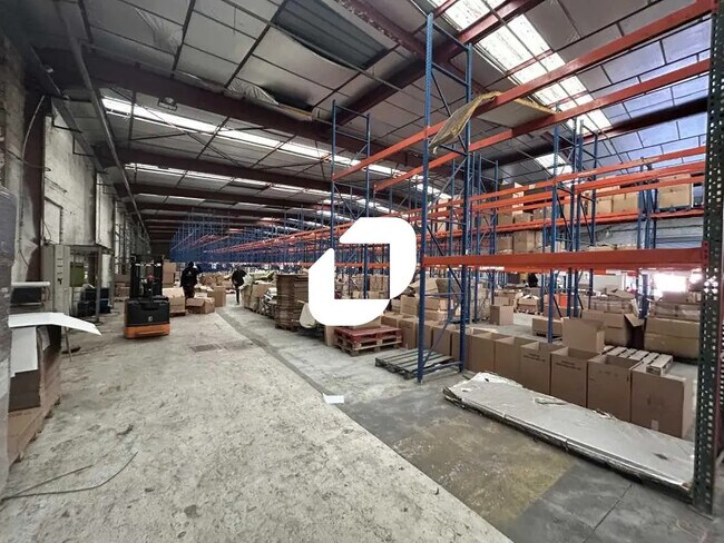 Plus de détails pour Local d'activités à louer