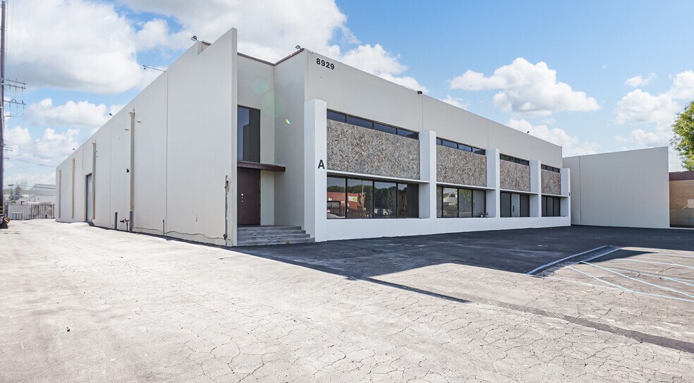 8929 Oso Ave, Chatsworth, CA à louer - Photo de l’immeuble – Image 2 sur 10