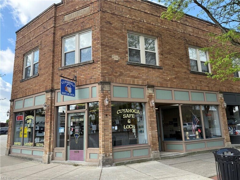 13701 Madison Ave, Lakewood, OH à vendre - Photo de l’immeuble – Image 1 sur 44