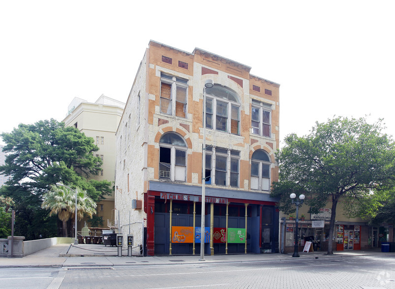 135 E Commerce St, San Antonio, TX à vendre - Photo principale – Image 1 sur 2
