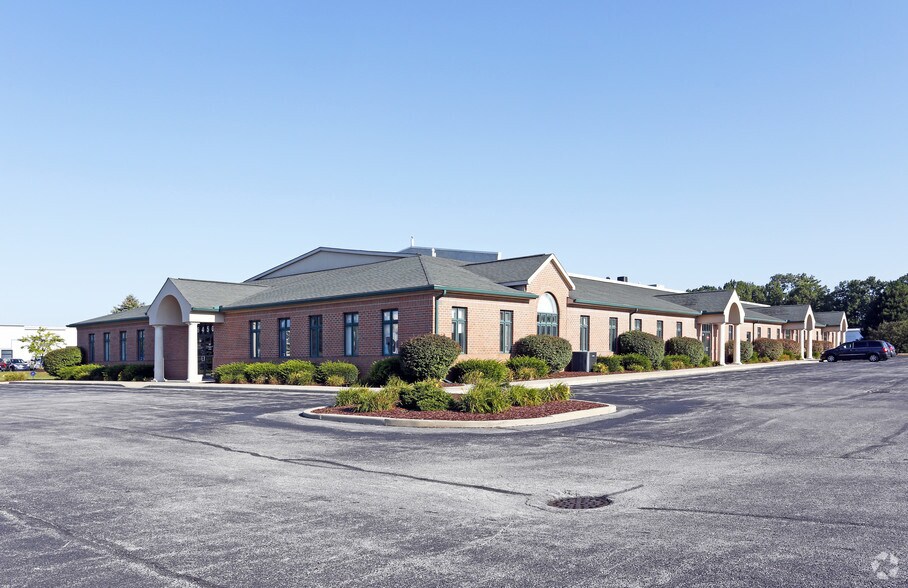 6450 Weatherfield Ct, Maumee, OH à louer - Photo de l’immeuble – Image 1 sur 1