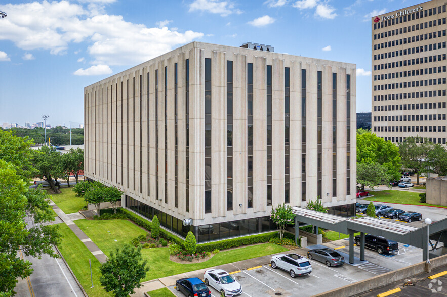 6300 West Loop South, Bellaire, TX à louer - Photo de l’immeuble – Image 3 sur 9