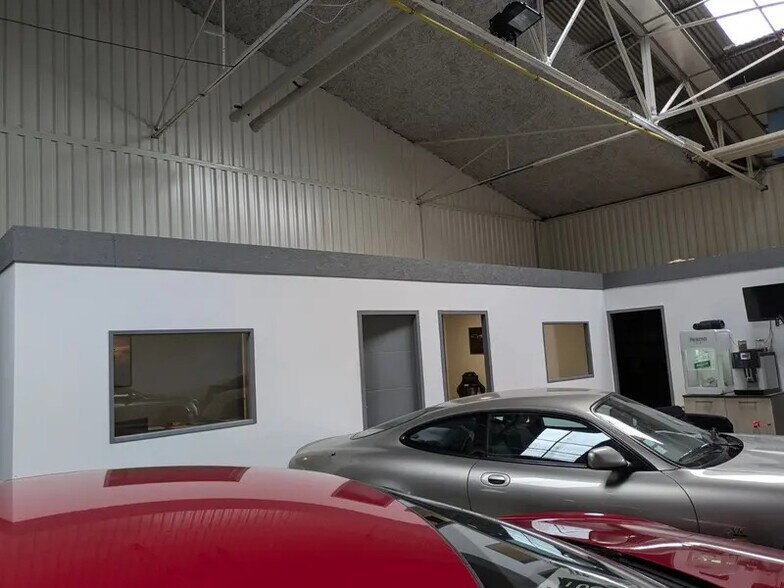 Industriel/Logistique dans Saint-Vincent-de-Mercuze à vendre - Photo intérieure – Image 3 sur 11