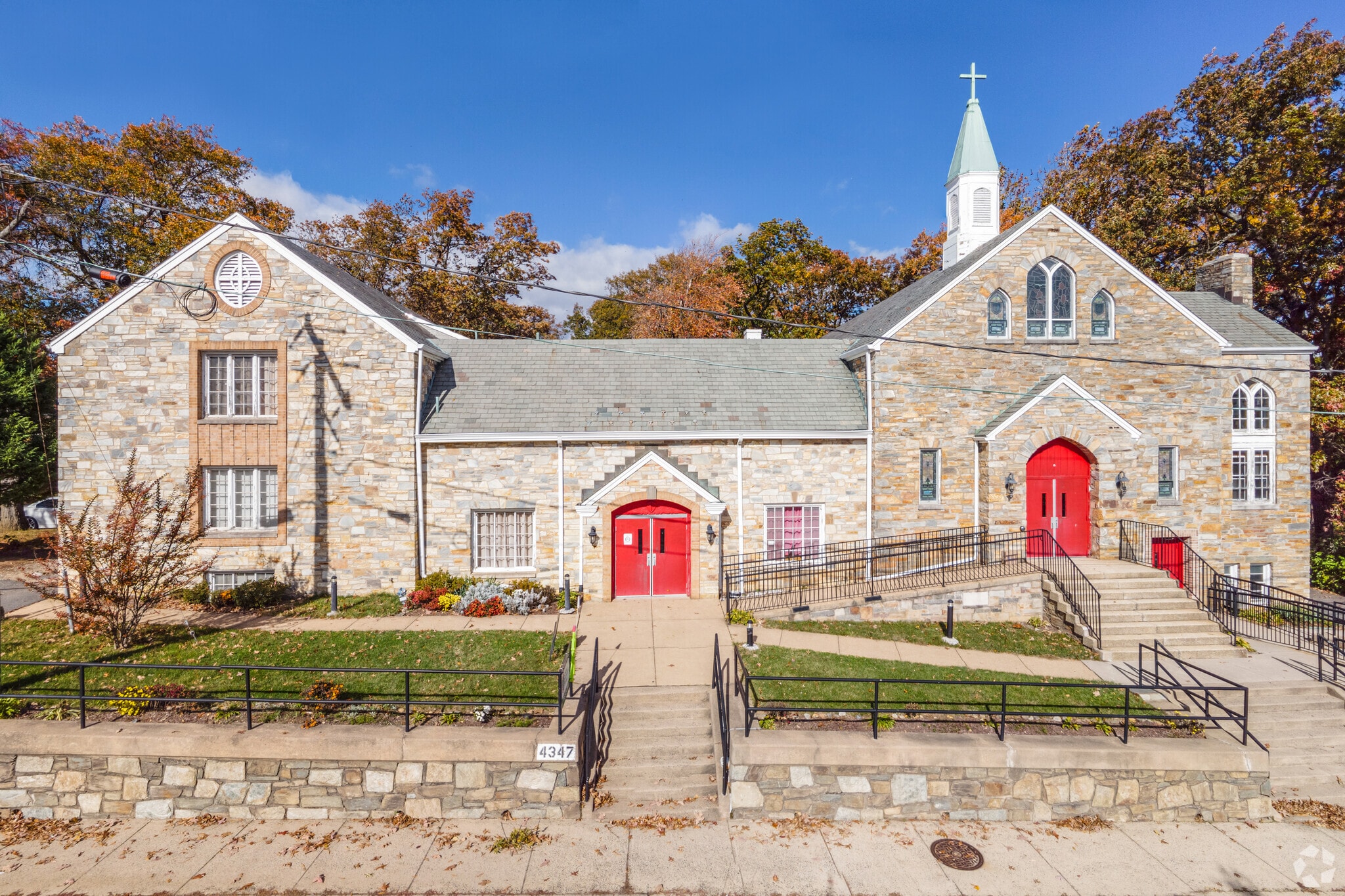 4347 Arlington Blvd, Arlington, VA à louer Photo principale– Image 1 sur 14